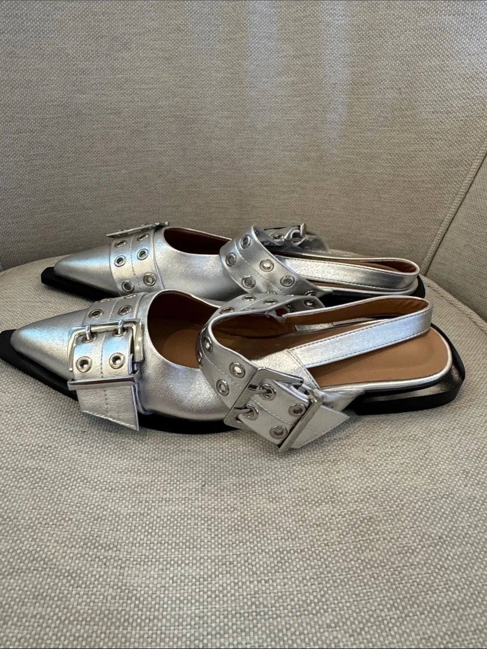 New Metallic Silver Pointed Toe Buckle Slingback Flats. Size 9